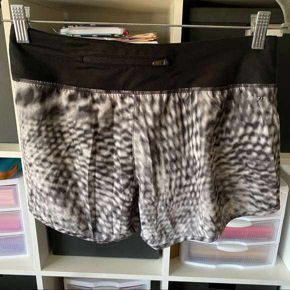 Nike Dri Fit Running Shorts size Small - Picture 2 of 8